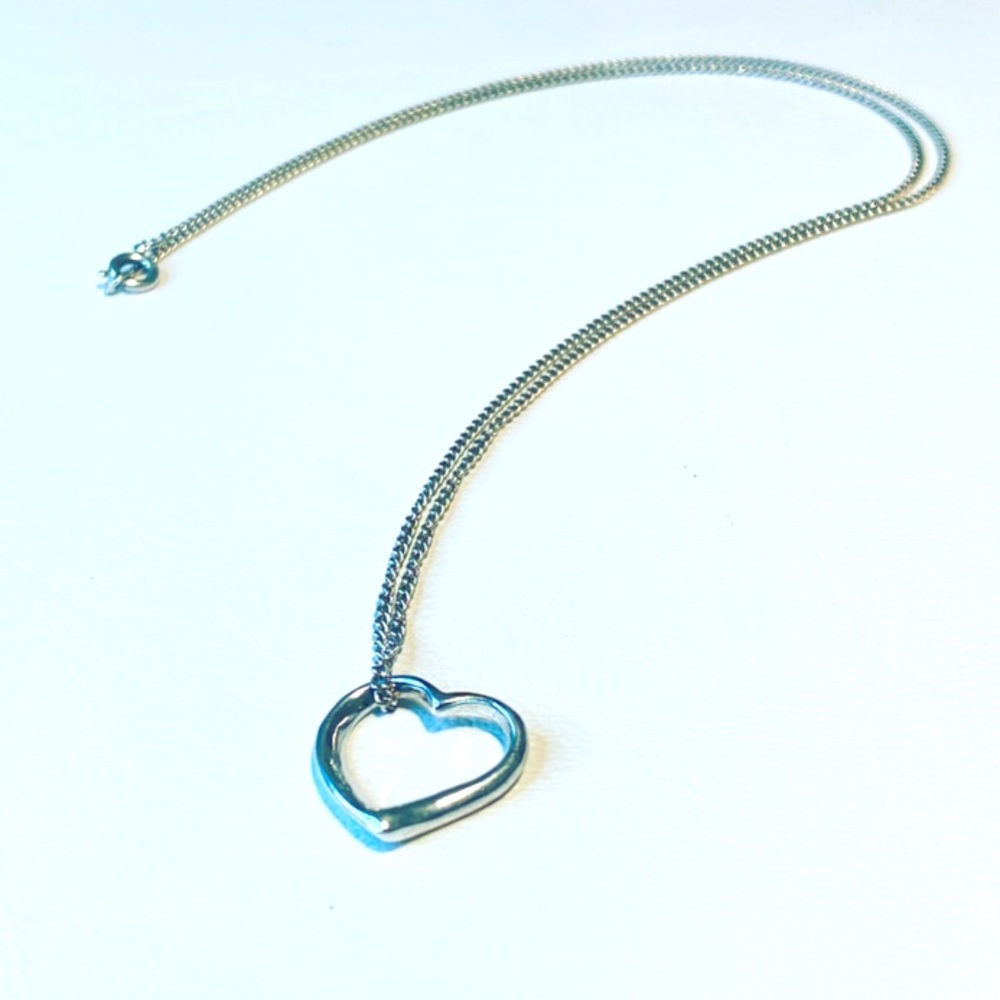 Sterling/925 floating heart necklace.